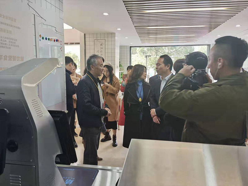 2019.11.19下城區區長和民政局領導來石橋街道景安社區食堂參觀